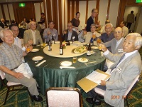 �e�e�[�u���̊F�l���X-�C